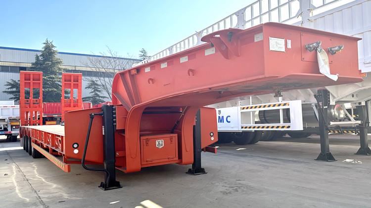 low deck trailers are commonly used to transport heavy vehicles and other heavy-duty cargo.  4 Axle 100 ton low bed trailer with heavy duty mechanical suspension with suspension thickness of 10mm and kingpin diameter of 70mm. The mechanical ramp of the CIMC low bed trailer is welded by 4 high-strength steel plates, using double-layer high-strength steel, which can be easily operated by one person.