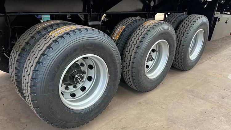 Tri Axle Stake Semi Trailer for Sale in Papua New Guinea