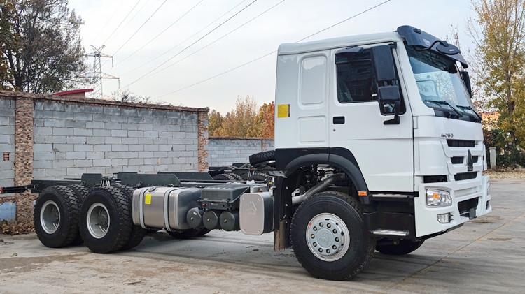 Sinotruk Howo 400 6x4 Cab Chassis Truck for Side Loader in Papua New Guinea