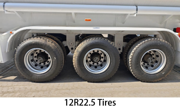 Tri Axle 45000 Liters Fuel Tanker Semi Trailer for Sale in Papua New Guinea