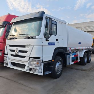 RHD Used Howo 20000L Oil Tanker Trucks